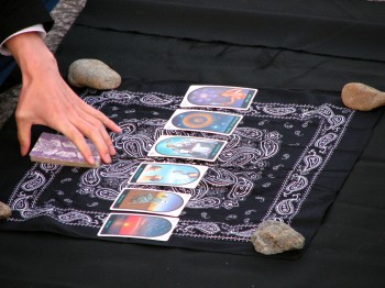 LEARN TO READ TAROT CARDS